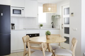 Kylskåp, mikrovågsugn, ugn och diskmaskin