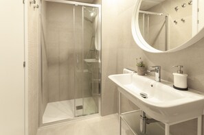 Shower, hair dryer, towels - Amazing holidays in this  New condo mediterranean style. Wifi - only families (Playa de Gandía)