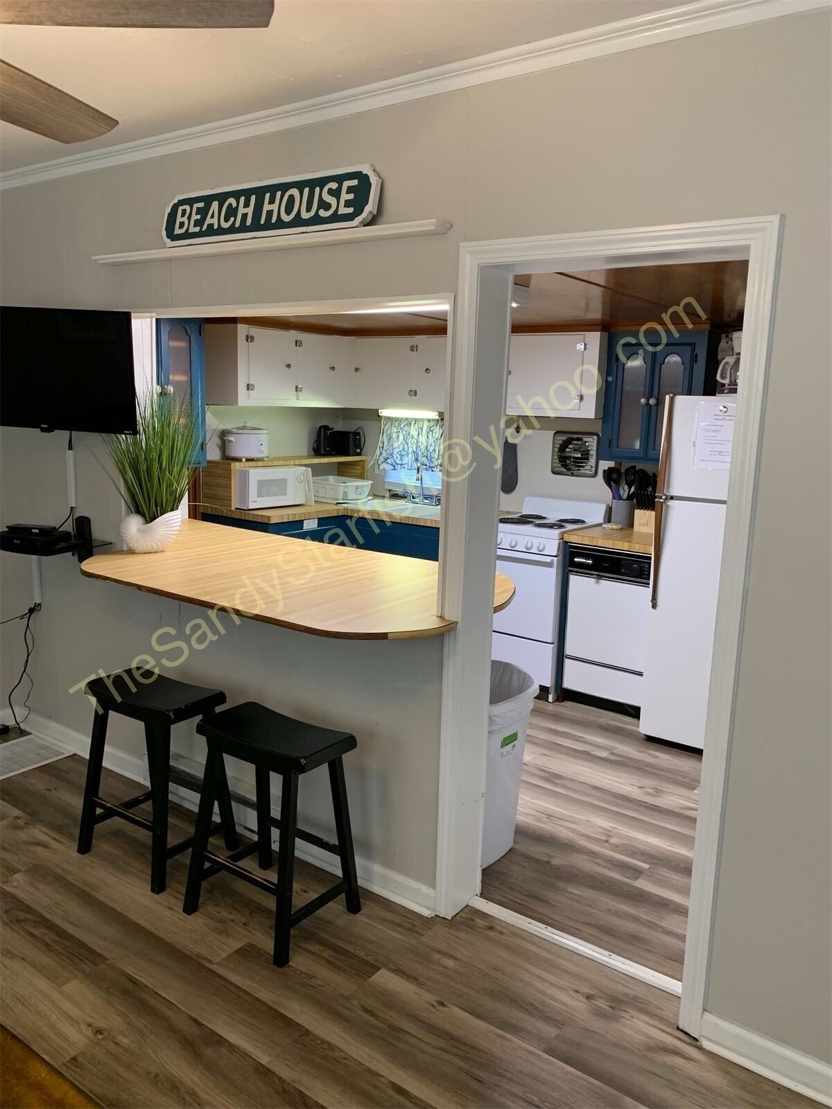 3 Bedroom House with covered front porch - minutes from the beach