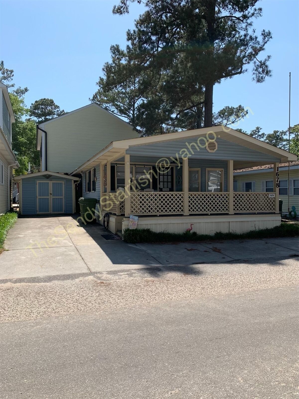 3 Bedroom House with covered front porch - minutes from the beach