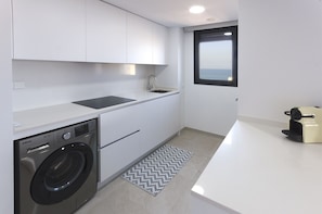 Refrigerador, microondas, horno, lavavajillas