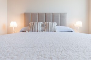 3 chambres, fer et planche à repasser, Wi-Fi gratuit, draps fournis