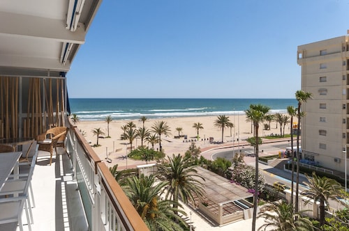 PRECIOSO APARTAMENTO SITUADO EN PRIMERA LÍNEA DE PLAYA-Alquiler SOLO FAMILIAS