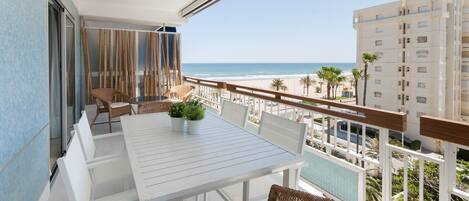 屋外ダイニングエリア