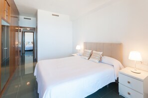 3 bedrooms, in-room safe, iron/ironing board, free WiFi