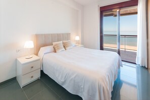 3 bedrooms, in-room safe, iron/ironing board, free WiFi - Apartment for a Premium holidays face to the Sea (Playa de Gandía)