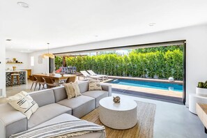 Smart TV, fireplace, streaming services, stereo - Chez Alain & Michou (Palm Springs)