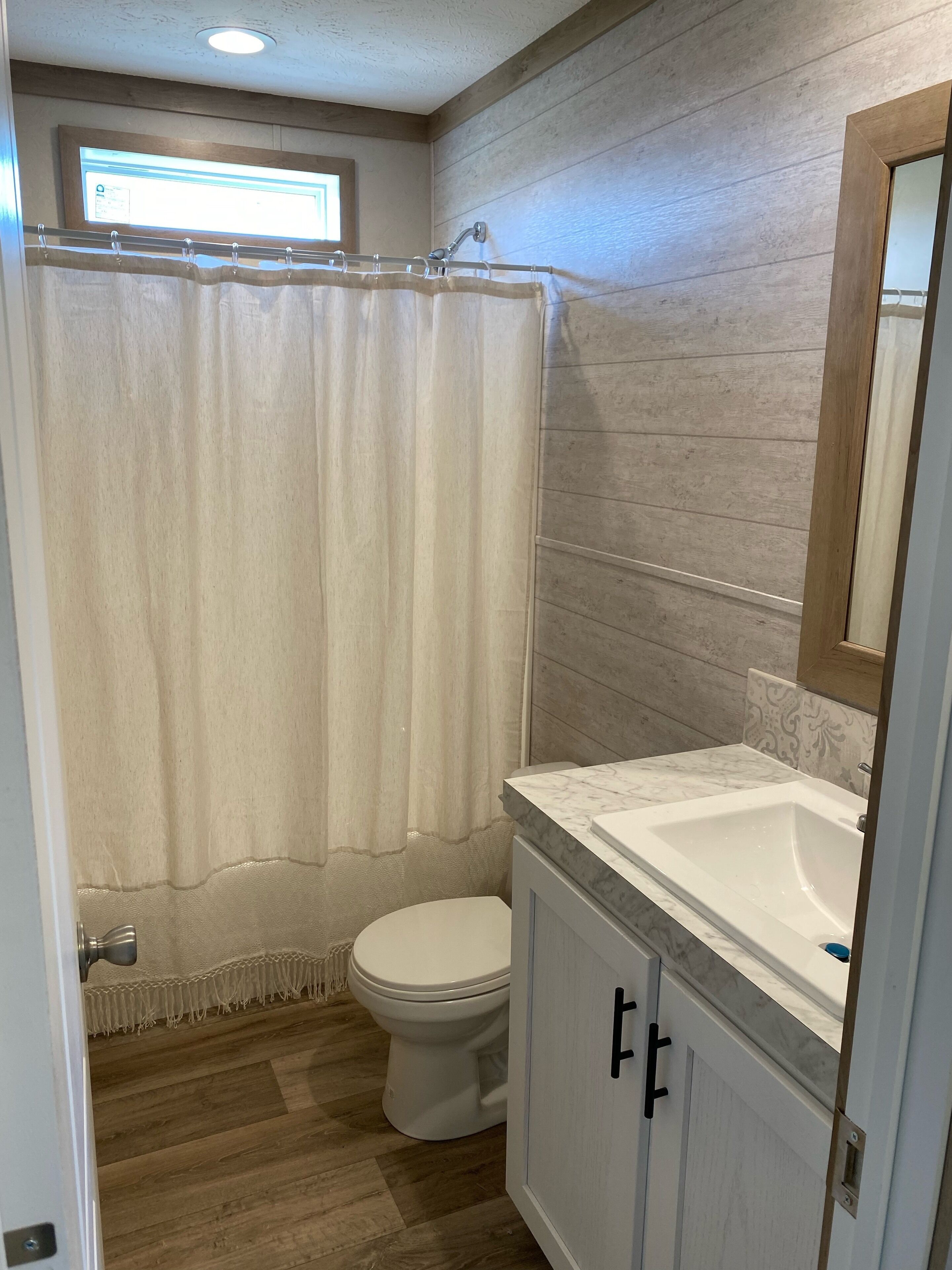 Hot Tub_Fishing_Center Hill Lake_Farm 