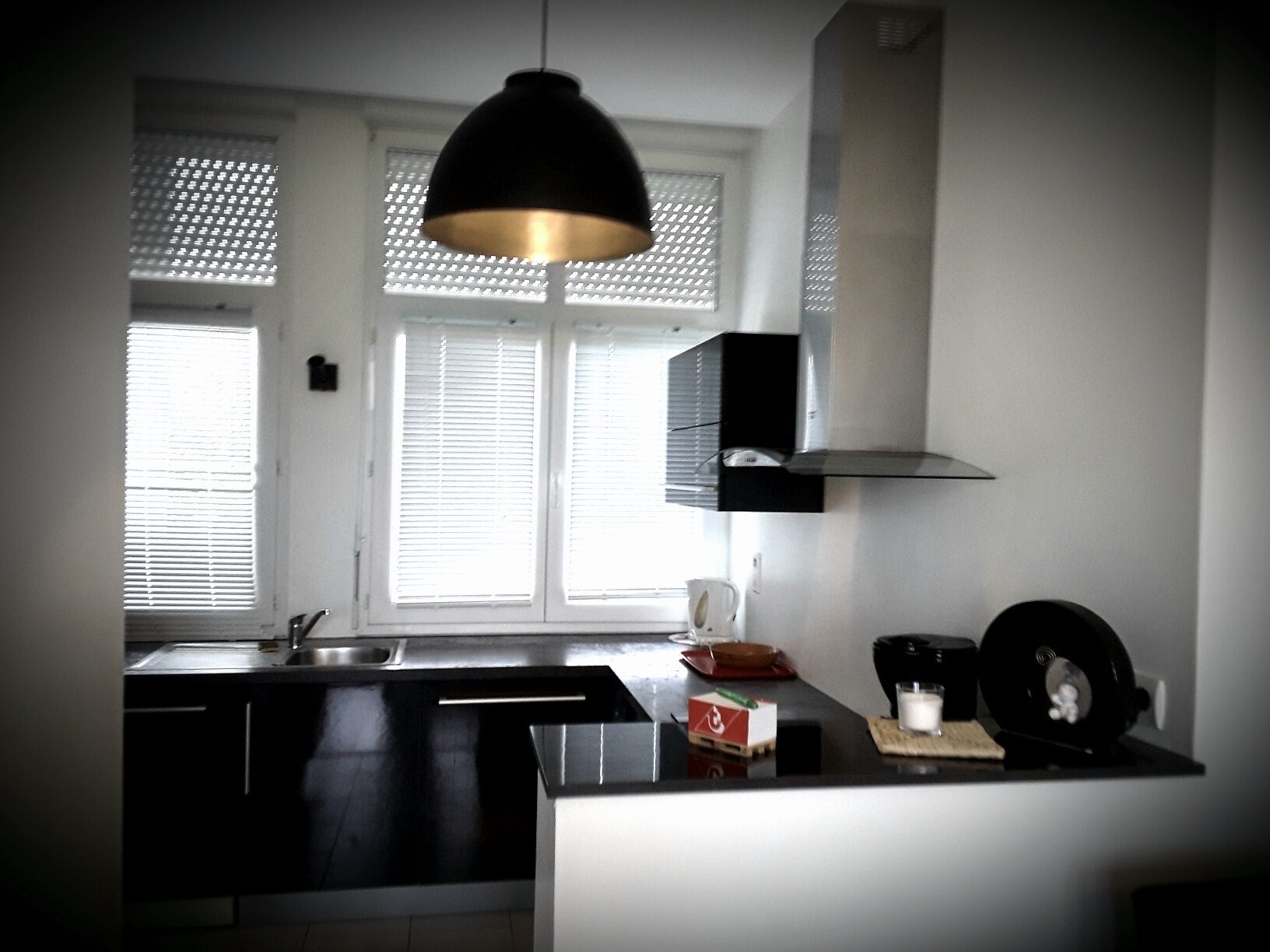 Apartment  bright and quiet , whith a sea view .