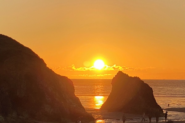 Perto da praia, espreguiçadeiras