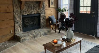 Cozy lakeside cottage- fire pit/lake access