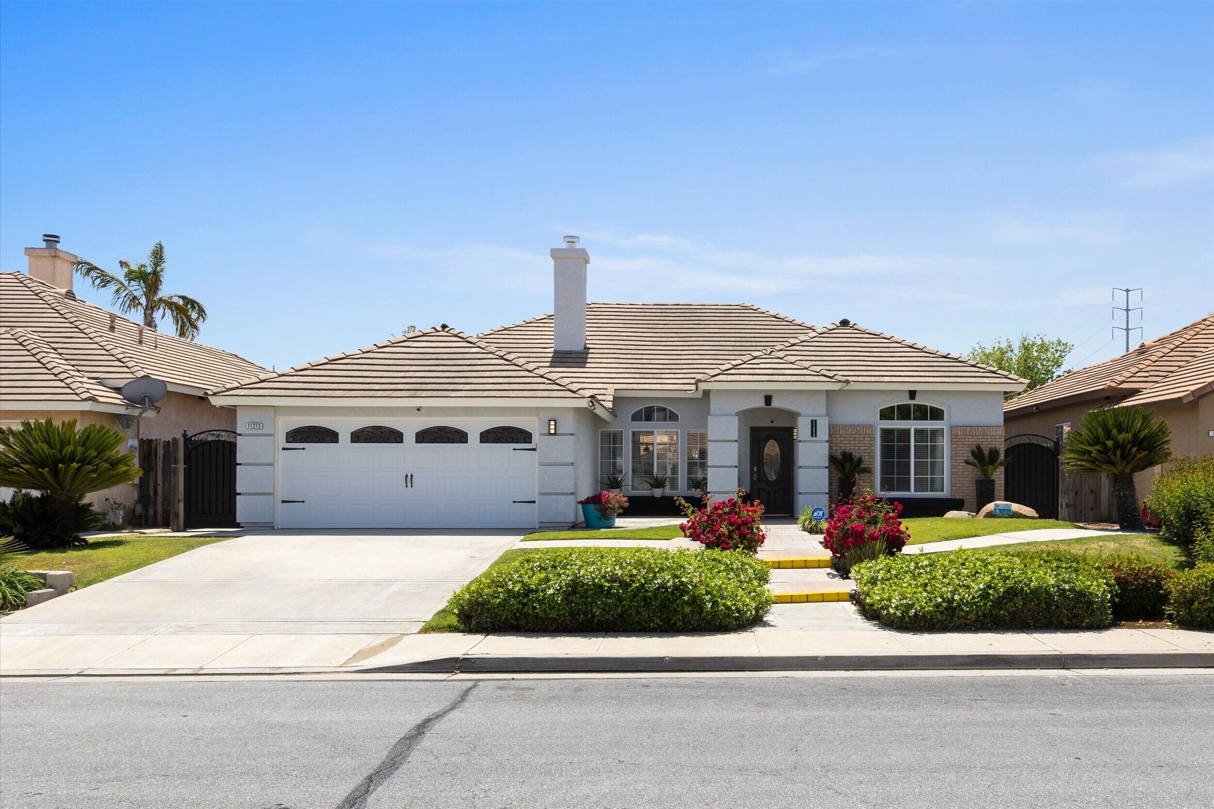 Cozy 4BR/2BA Near Belcourt Seven Oaks