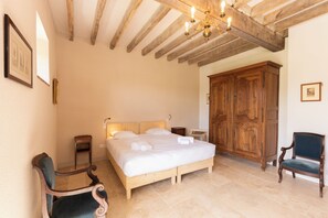 7 عدّة غرف نوم ومكواة/لوح كي وسرير سفر وواي فاي مجانًا