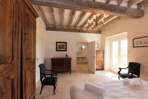 7 chambres, fer et planche à repasser, lit parapluie, Wi-Fi gratuit