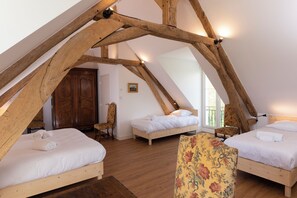 7 bedrooms, iron/ironing board, travel cot, free WiFi