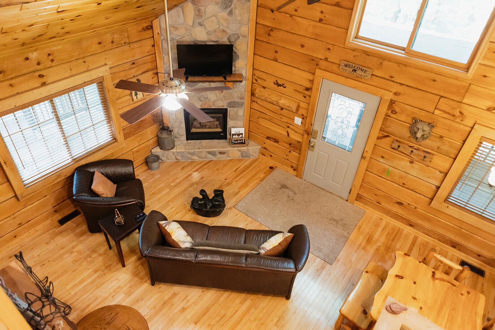 Genuine Log Cabin with large yard in a small quaint town across from Fish Lake