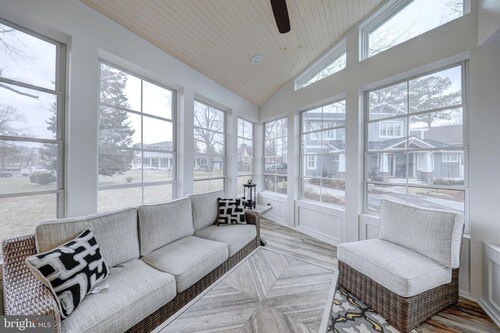 5 Bed on Cul-de-sac Downtown. Playground, Kayak Launch, Bike trails 1/2 block aw