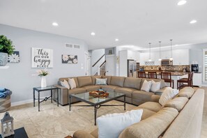 Smart TV, fireplace, books, printers - 5 Bed on Cul-de-sac Downtown. Playground, Kayak Launch, Bike trails 1/2 block aw (Rehoboth Beach)