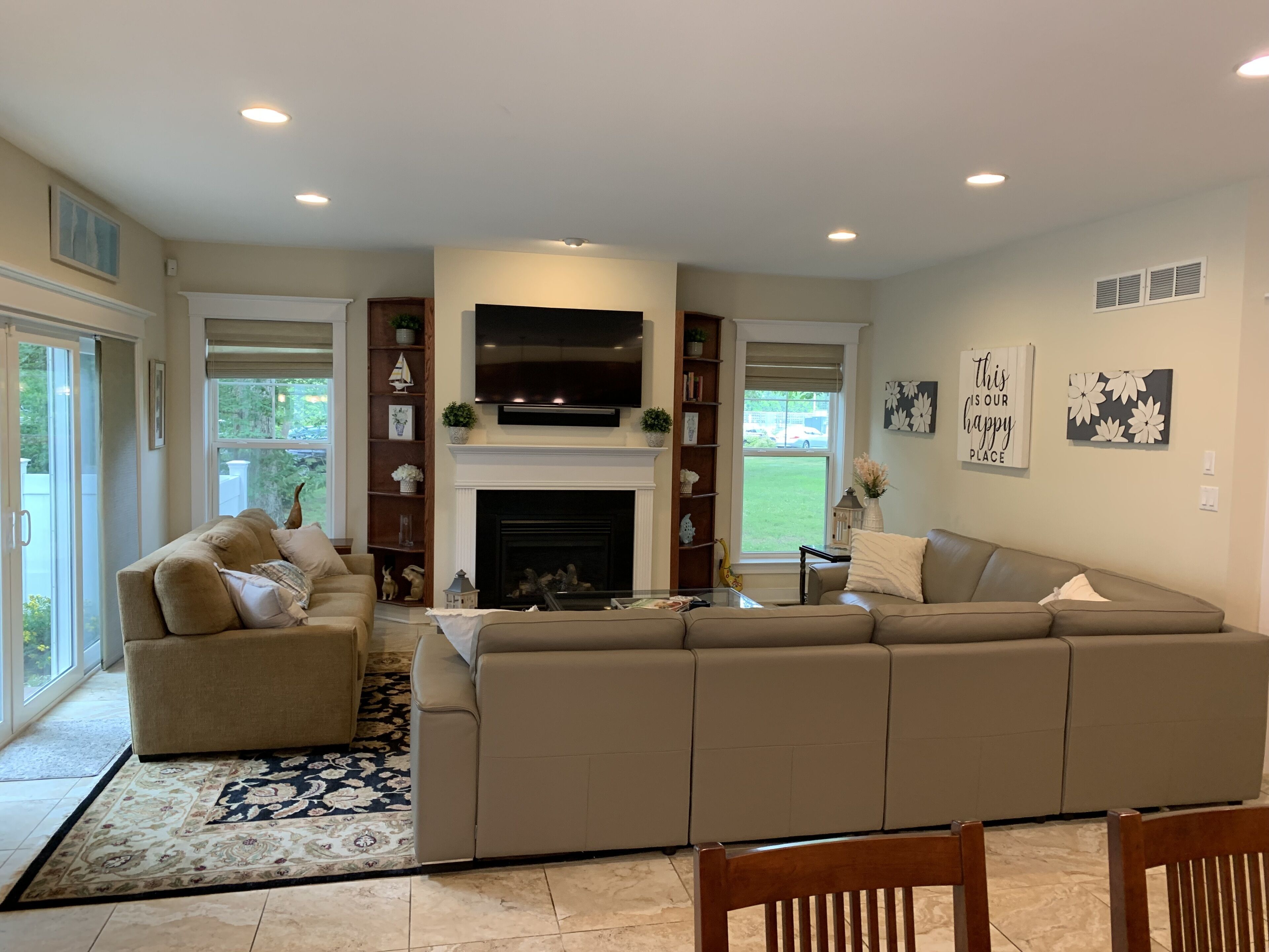 5 Bed on Cul-de-sac Downtown. Playground, Kayak Launch, Bike trails 1/2 block aw