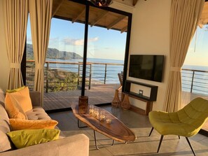 Télévision à écran plat