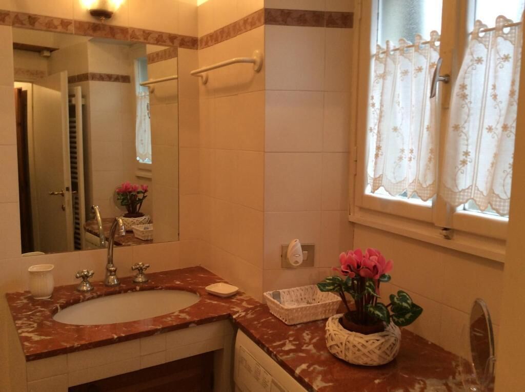Doccia, asciugacapelli, bidet, asciugamani