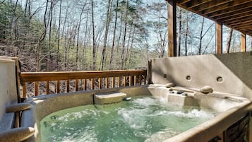 Tina de hidromasaje al aire libre