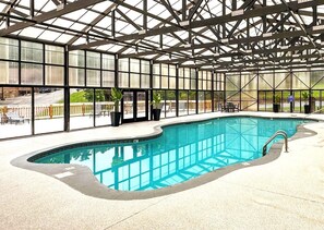 Una piscina techada, una piscina climatizada