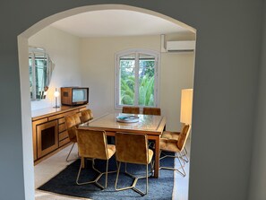 Dining - Town center villa on foot, private pool (Sainte-Maxime)
