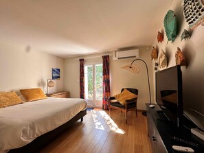 4 chambres, coffres-forts dans les chambres, bureau