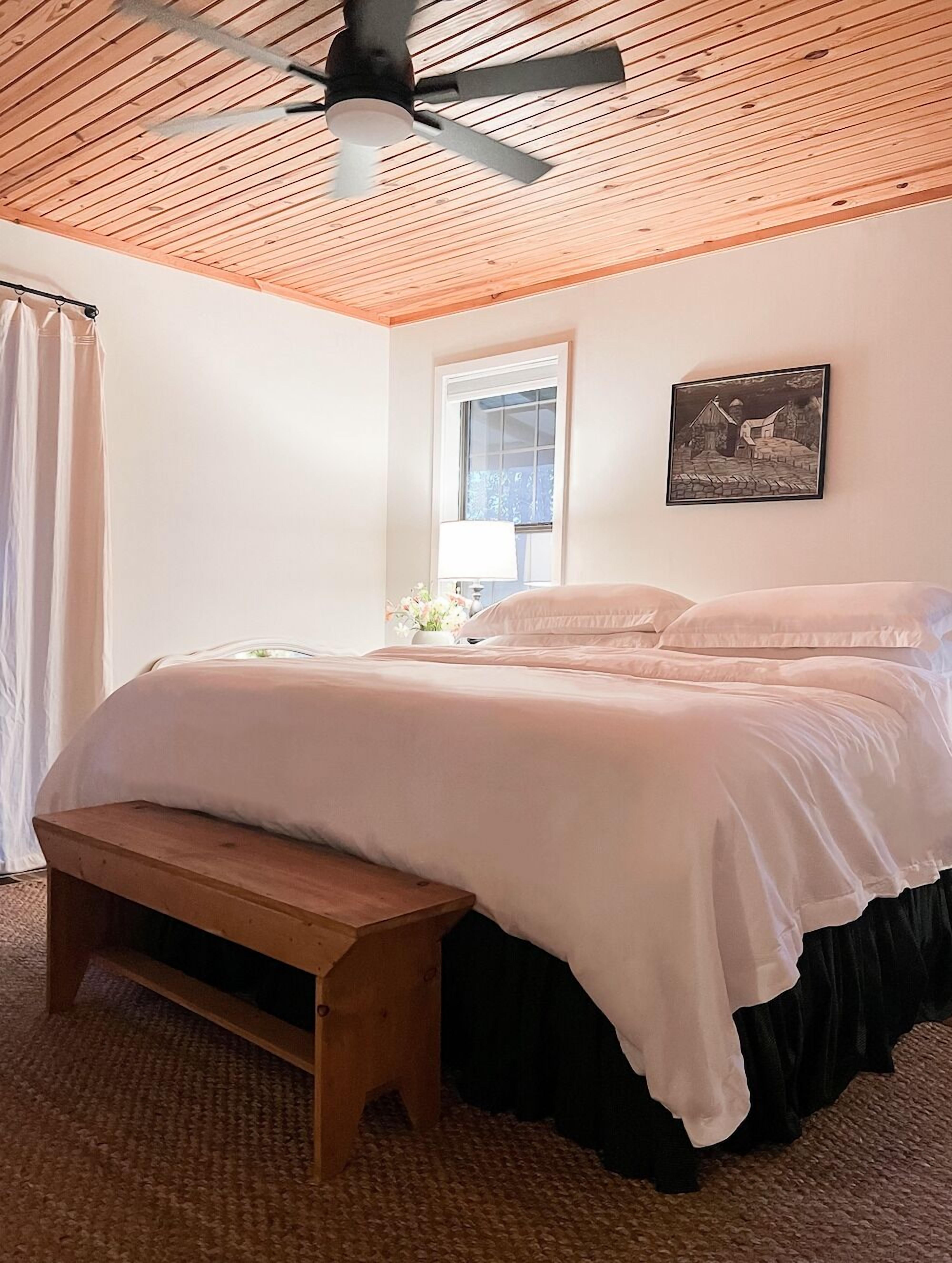 Firefly Cottage - 11 acres & 3 miles to Kyle's Landing - Buffalo River