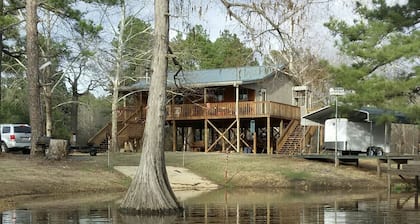 NEW WATER FRONT cabin on North Caddo Lake- private boat launch, dock, much more!