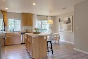 雪櫃、微波爐、焗爐、爐具