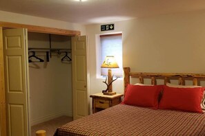2 slaapkamers, een strijkplank/strijkijzer, wifi, beddengoed