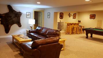 Televisión y chimenea