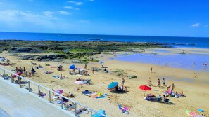 Beach nearby - Les Roches Brunes - Face Mer (Les Sables-d´Olonne)