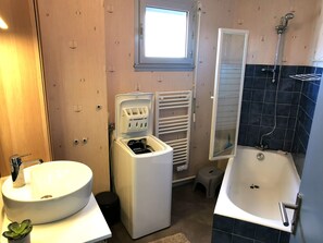Baignoire, sèche-cheveux