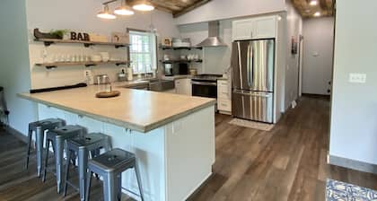 Lake Cottage - 15 Minutes to Jiminy Peak Ski Resort, Albany, Troy