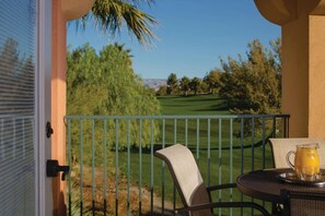 Outdoor dining - Marriott Shadow Ridge Villages, Palm Desert - Coachella Weekend 2 (Palm Desert)