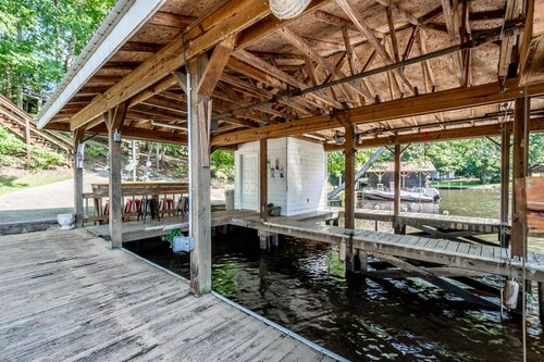 Orion's Retreat a charming cottage nestled by the scenic shores of Lake Sinclair