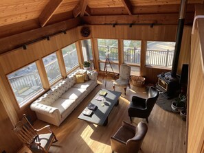 Smart TV, videogames, DVD player, livros