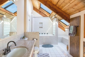 Ensemble douche/baignoire, sĂšche-cheveux, serviettes fournies, savon