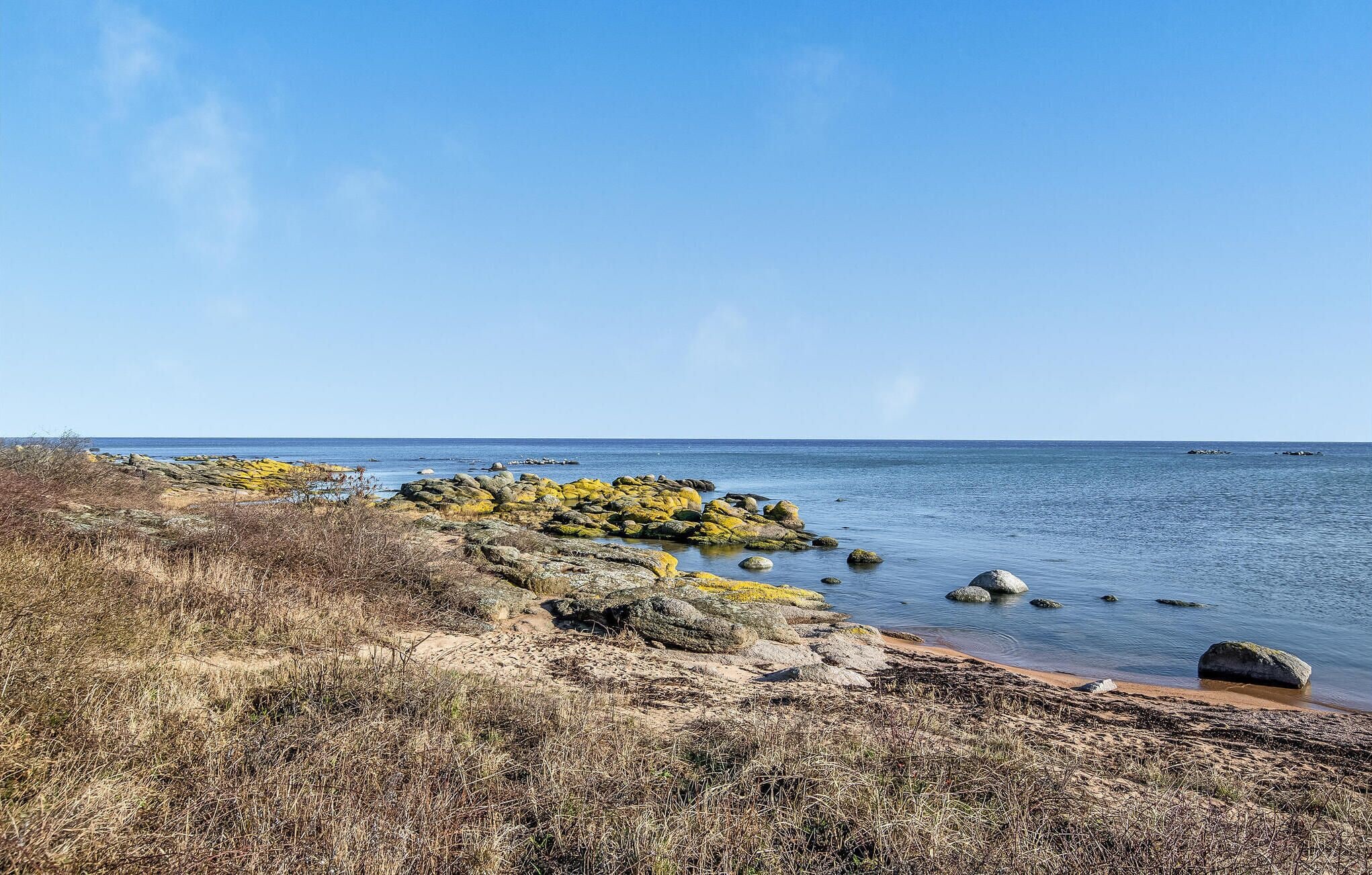 Perto da praia, prática de pesca 
