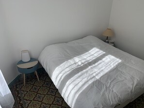 3 chambres, fer et planche Ă repasser, draps fournis
