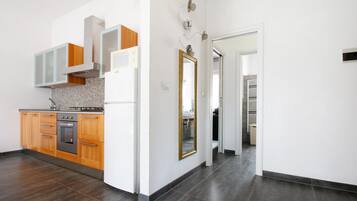 Frigorifero, piano cottura, macchina per tè/caffè