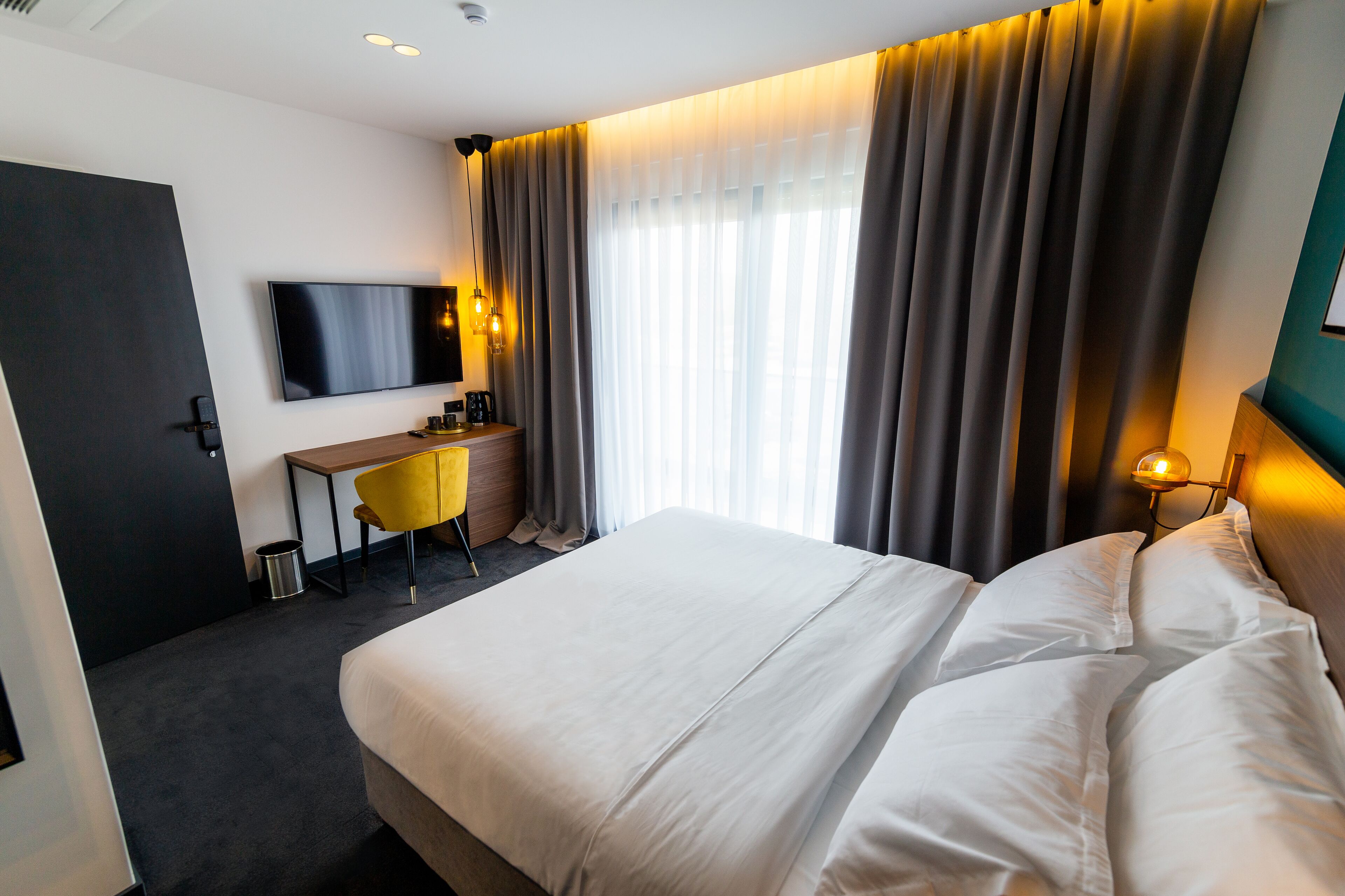 Deluxe Room | Hypo-allergenic bedding, minibar, desk, laptop workspace