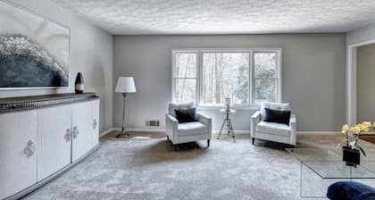 Spacious 4bedroom Home<br>with private Acre lot