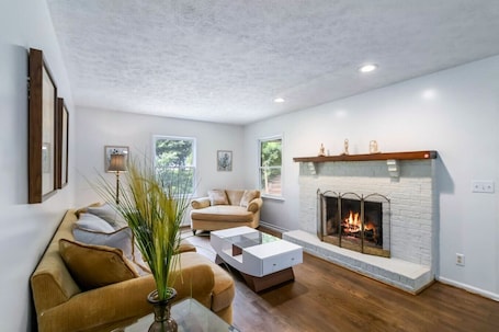 Interior. Spacious 4bedroom Home
with private Acre lot