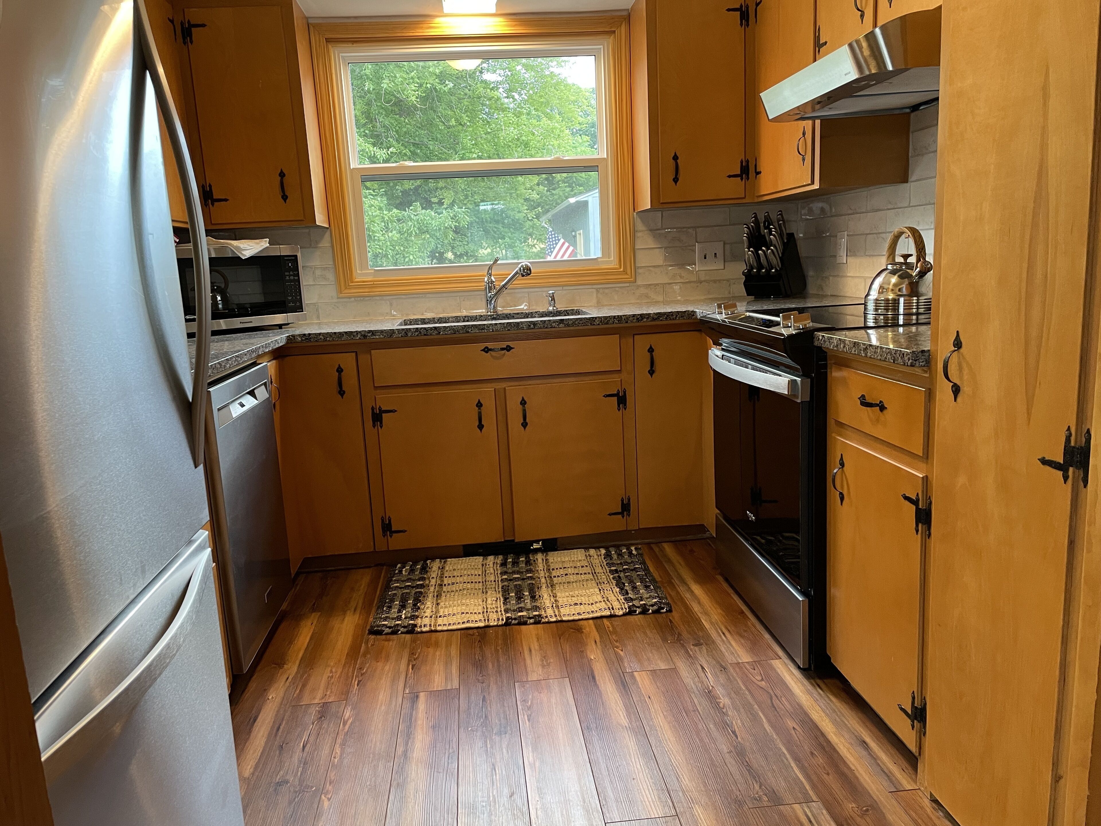 Fall Getaway Lake Cottage-   Fall foliage,Peaceful, Fireplace, Gorgeous Sunsets