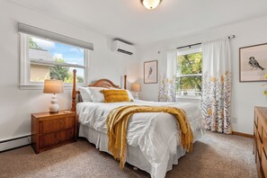 3 slaapkamers, een strijkplank/strijkijzer, gratis wifi, beddengoed