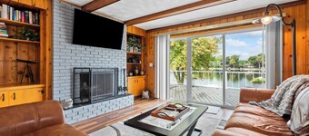Cozy Spotless Lake Cottage-  Peaceful Winter Escape Close to Timber Ridge+